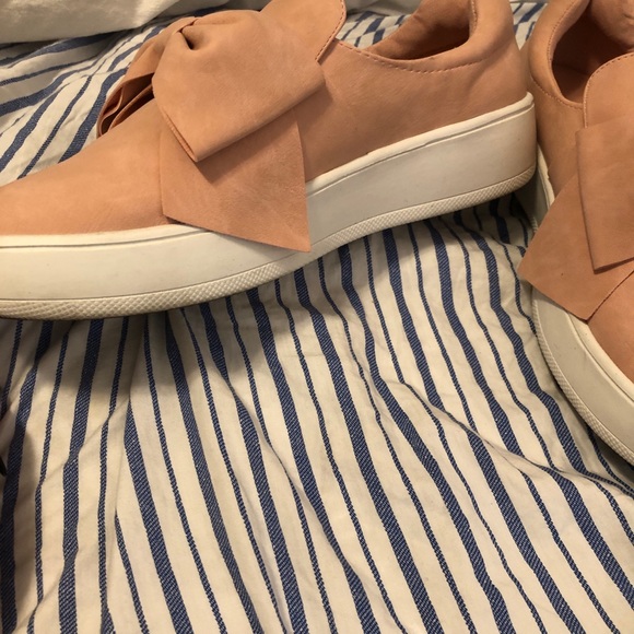 Light peach slip on shoes - Picture 2 of 4